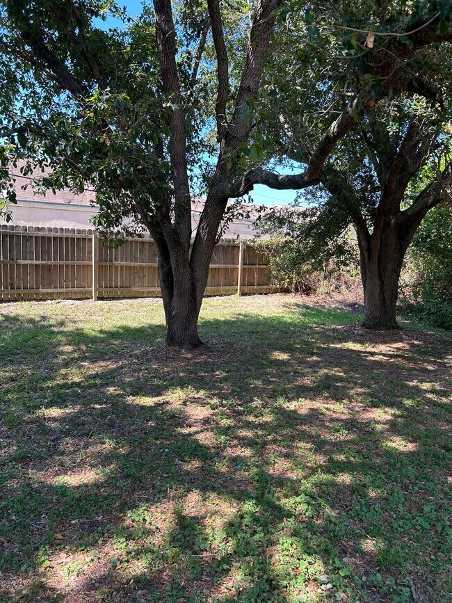 Building Photo - 109 SW Essex Dr