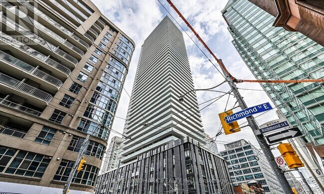 Photo du bâtiment - 25 Richmond St E