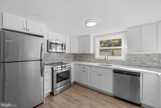 Foto del edificio - 332 Ridge Rd