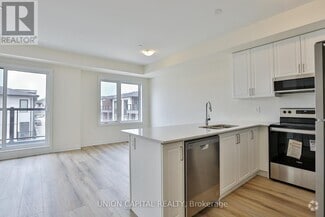 Building Photo - 1695-1695 Dersan St