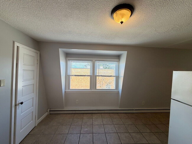 Building Photo - 682 Beech St