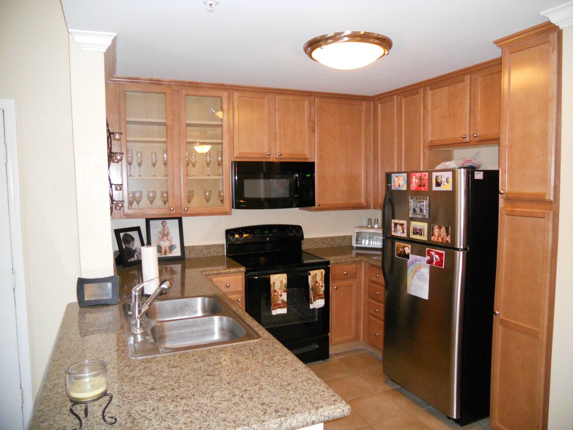 1020 La Terraza Cir, Corona, CA 92879 Condo for Rent in Corona, CA