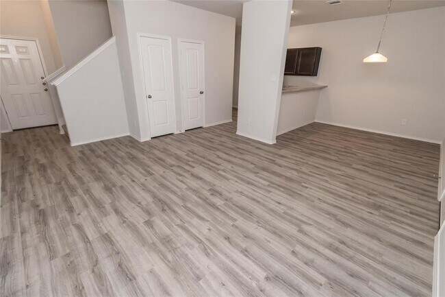 Foto del edificio - 5503 Gouldburn River Dr
