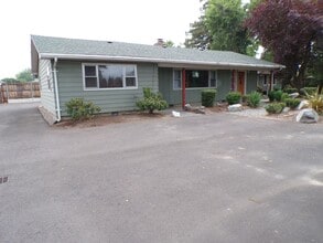 Building Photo - 882-884 N Ross Ln