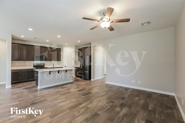 Foto del edificio - 44169 W Palo Aliso Way