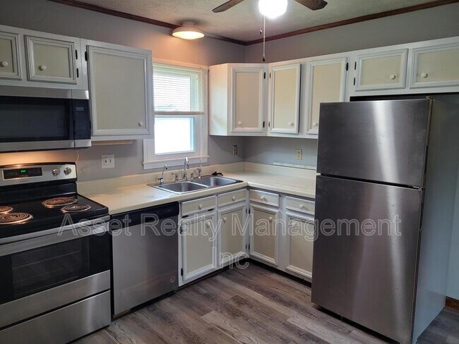 Building Photo - 3500 Duxbury Ln