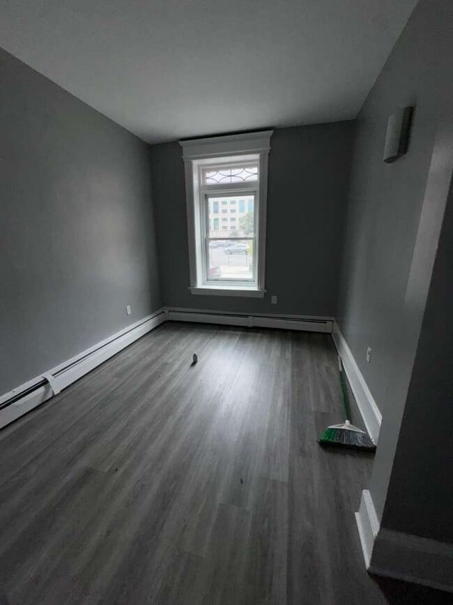 Photo - 202-204 E Hanover St (Trenton, NJ) Apartment