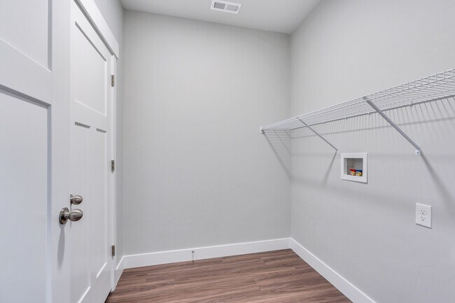 Foto del edificio - 13537 S Commodus Dr