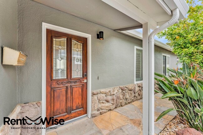 Building Photo - 110 Cuesta Dr