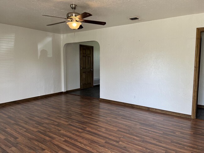 Foto del edificio - 111 E Haddock St