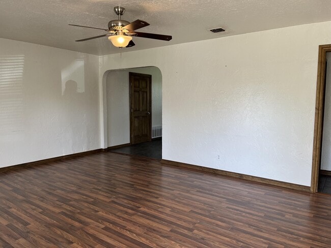 Photo - 111 E Haddock St House