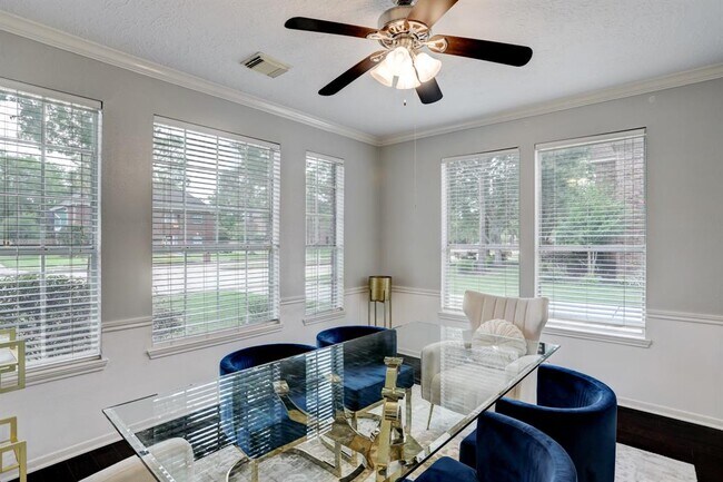 Foto del edificio - 1611 Falcon Ridge Blvd