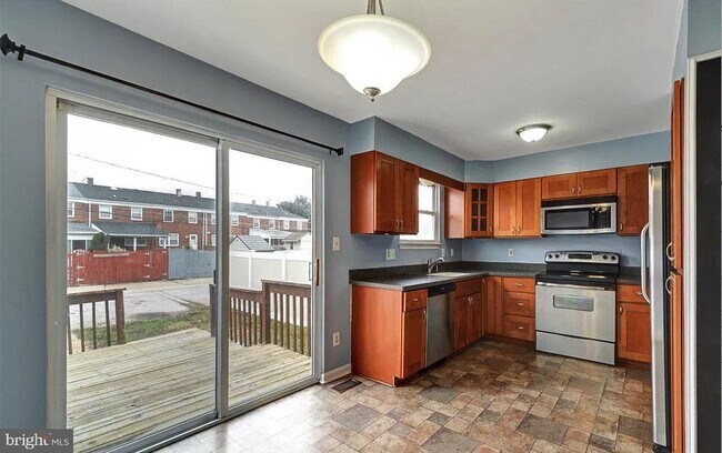 Foto del edificio - 8725 Yvonne Ct Way