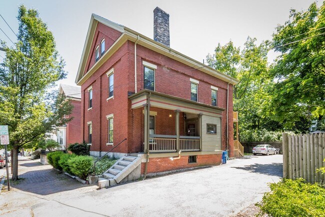 Building Photo - LOVELY 1BR/1BA WEST END - FULLY FURNISHED & Includes ALL Utilities, Parking + Laundry