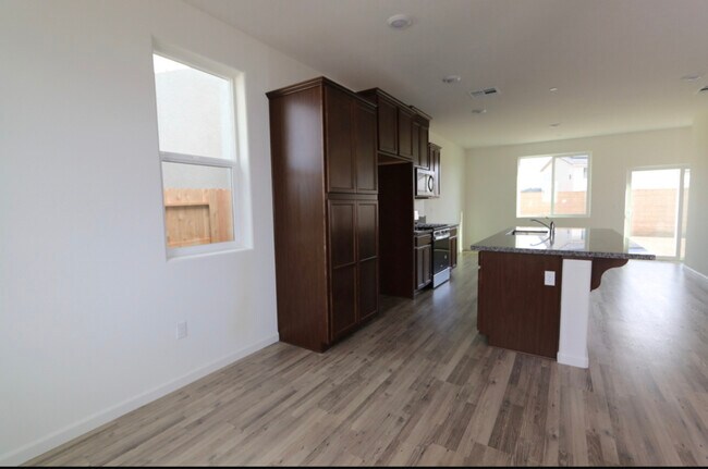 Foto del edificio - 2224 S Crumal St