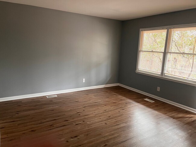 Building Photo - Adorable 2 bedroom 1 bath duplex near UNC ...