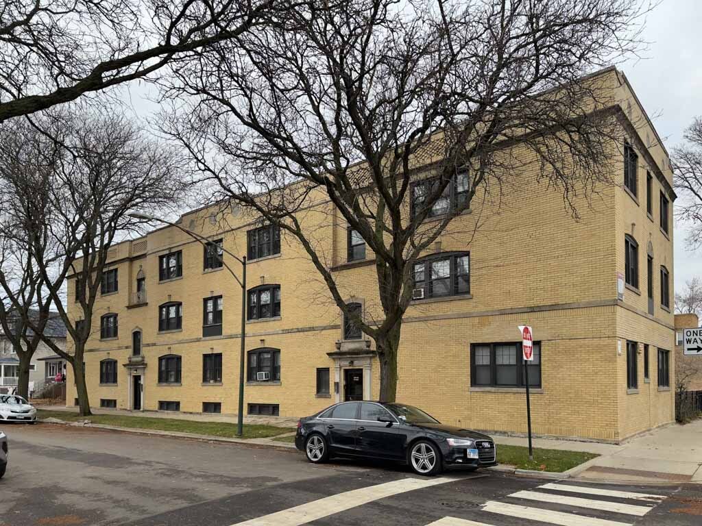 Primary Photo - 5604 W Leland Ave
