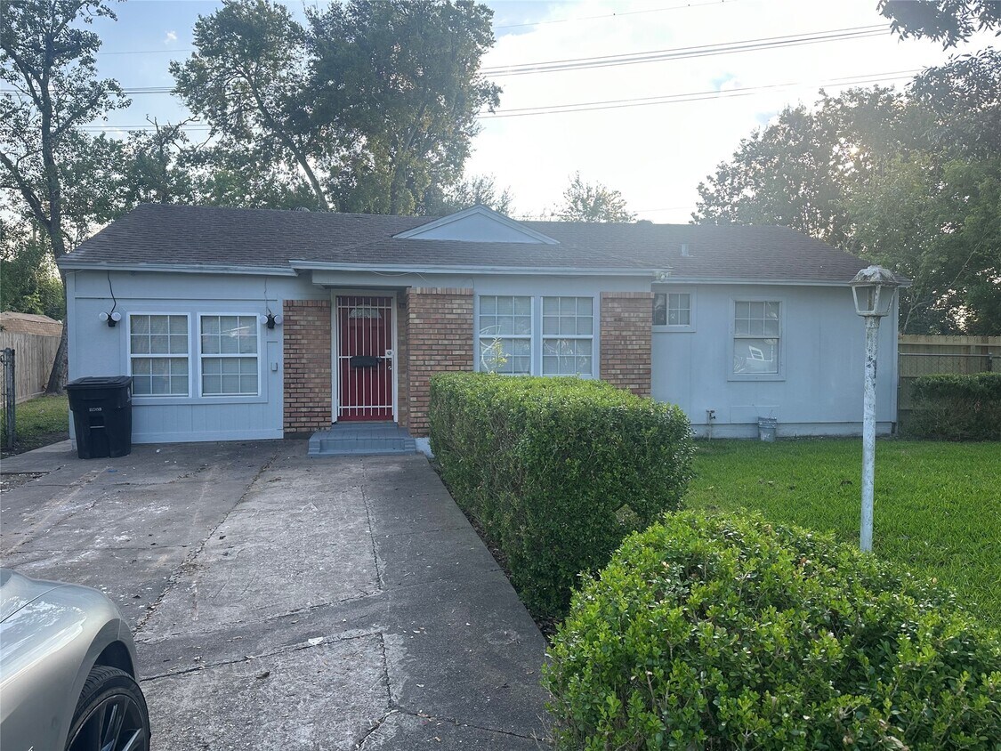 Foto principal - 9301 Chesterfield Dr