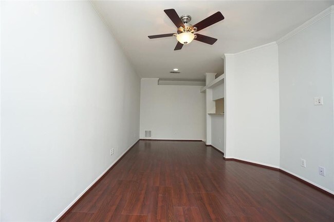 Building Photo - 2 Bedroom Townhome in Montrose!