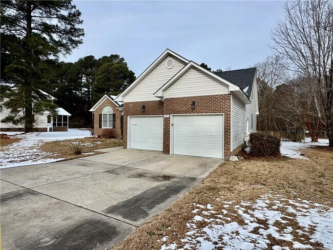 Foto del edificio - 271 Stone Cross Dr