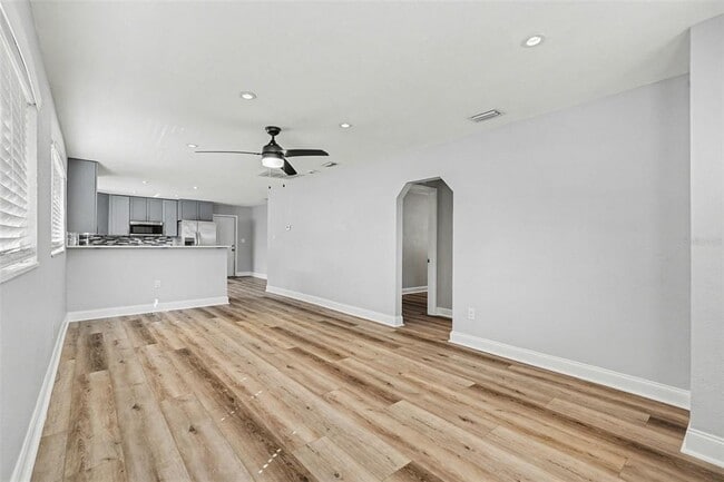 Building Photo - 8902 El Portal Dr