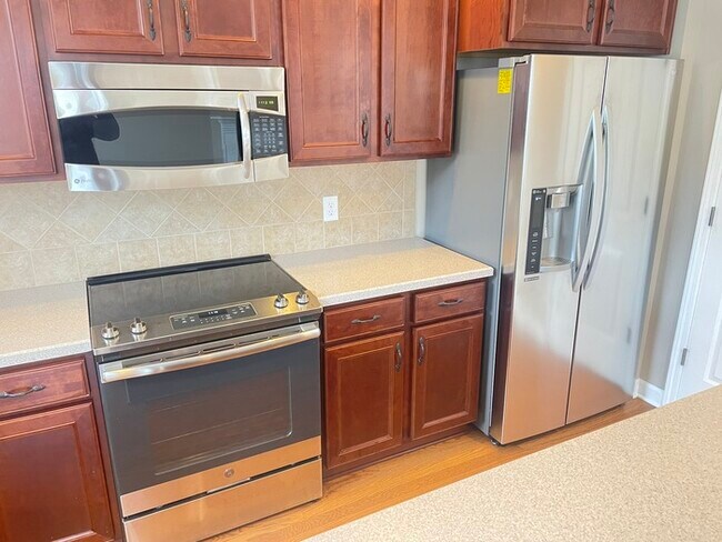 Foto del edificio - 1076 Riverwood Village Blvd