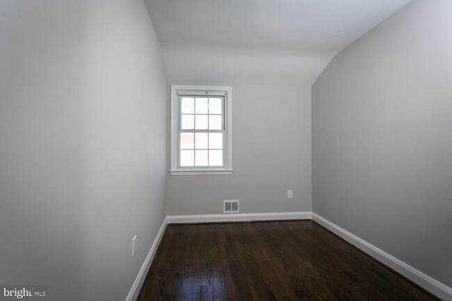 Building Photo - 5003 Gateway Terrace