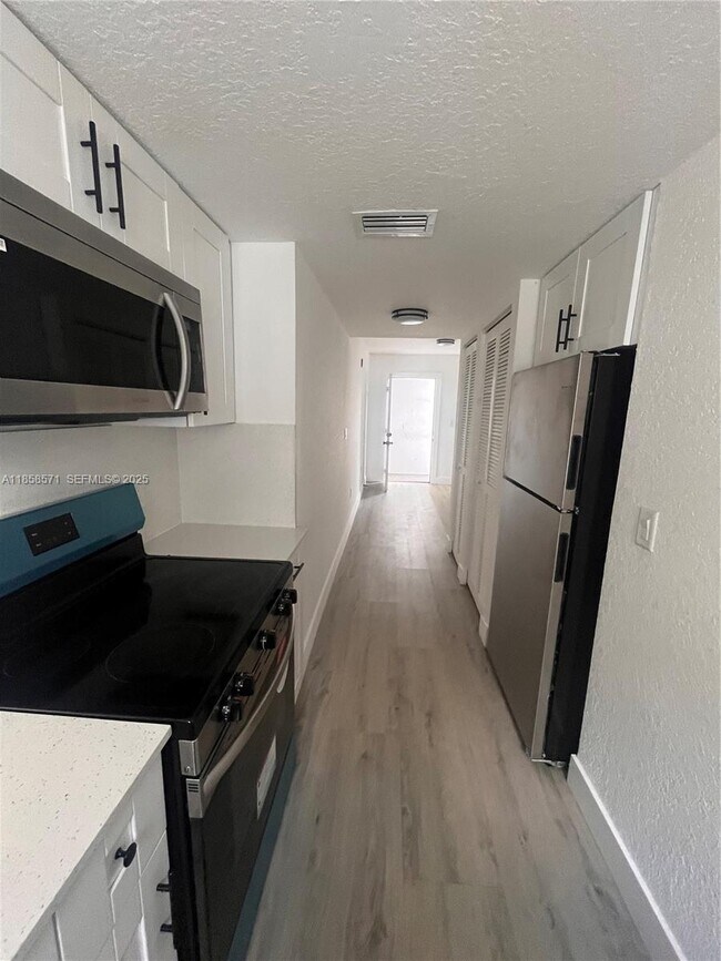 Foto del edificio - 3417 NW 22nd Ave