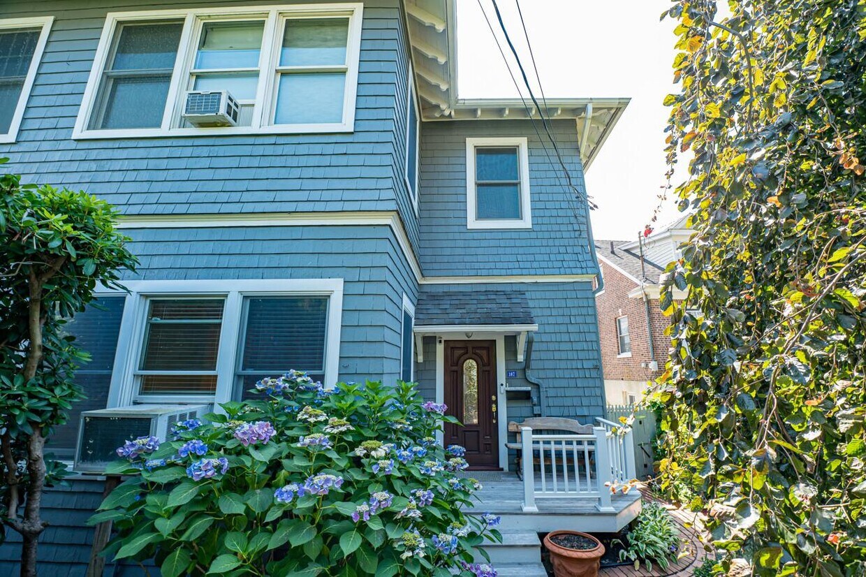 Foto principal - 107 Bayview Ave