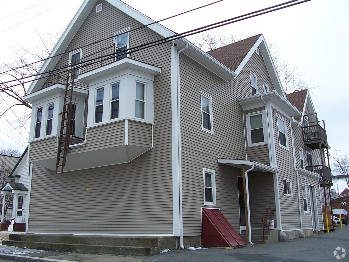 Foto del edificio - 210 Whittenton St