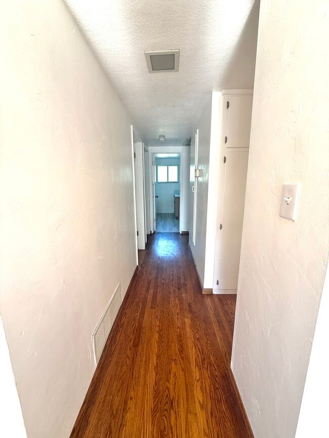 Building Photo - 1822 Wight Way
