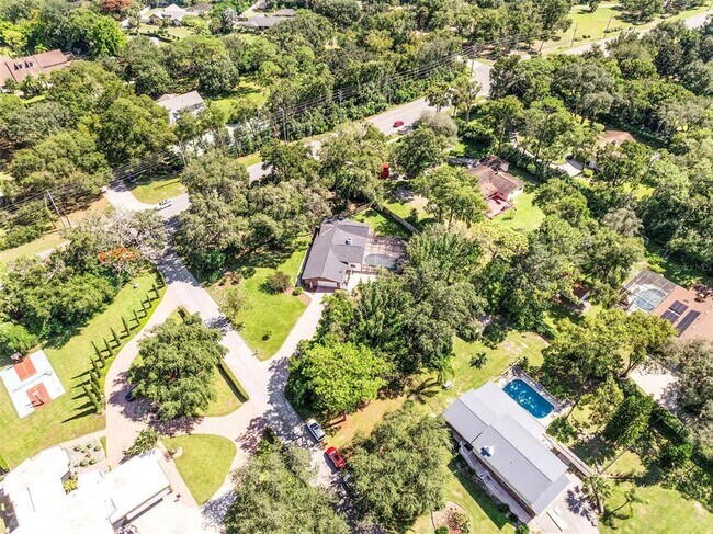 Foto del edificio - 820 De La Bosque