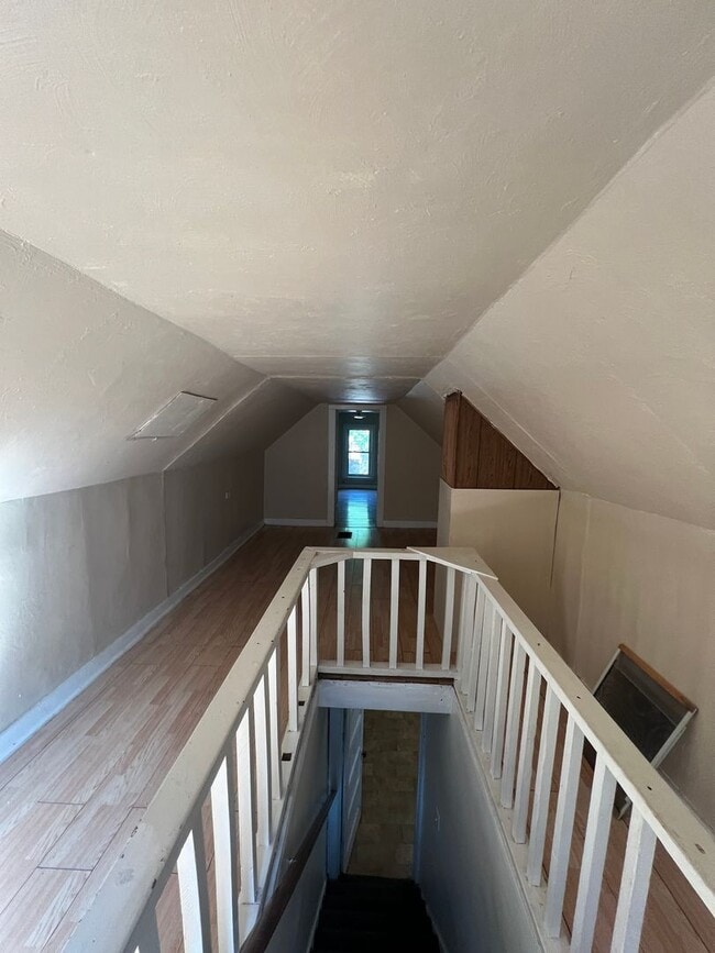 Building Photo - 3 BR 1 BA Single-Family Home Monroe MI, Av...