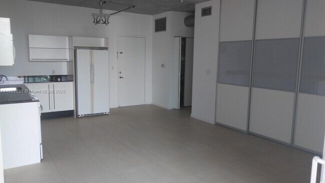 Foto del edificio - 690 SW 1st Ct