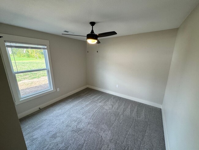 Foto del edificio - BRAND NEW 3-bedroom Duplex in Irvine Acres!