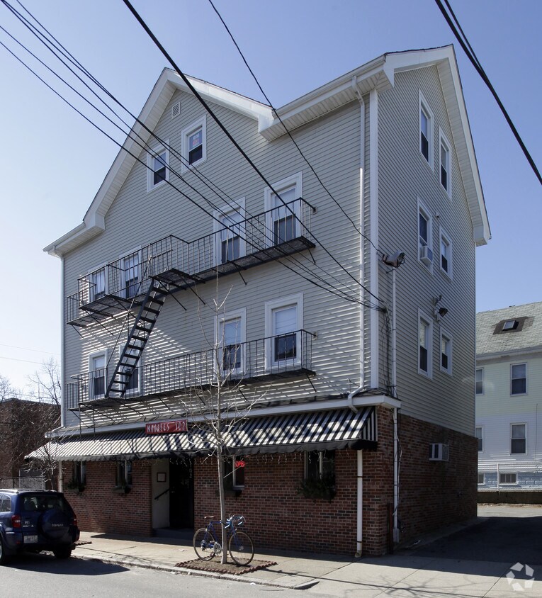 Building Photo - 102-104 Ives St