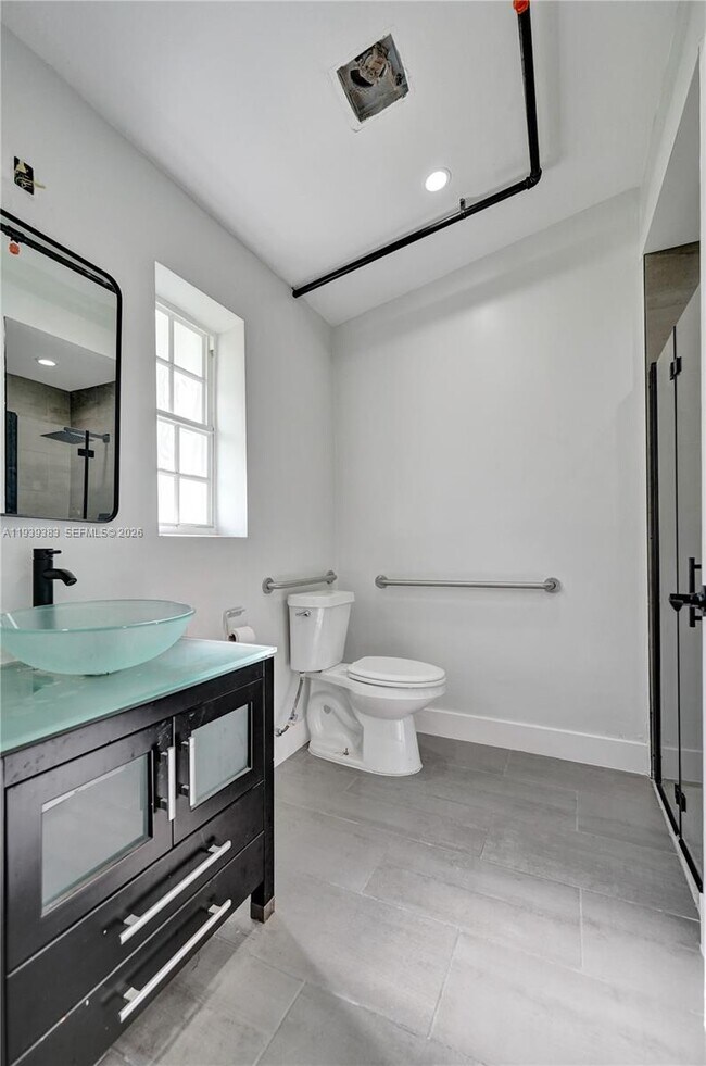 Foto del edificio - 1085 NE 126th St