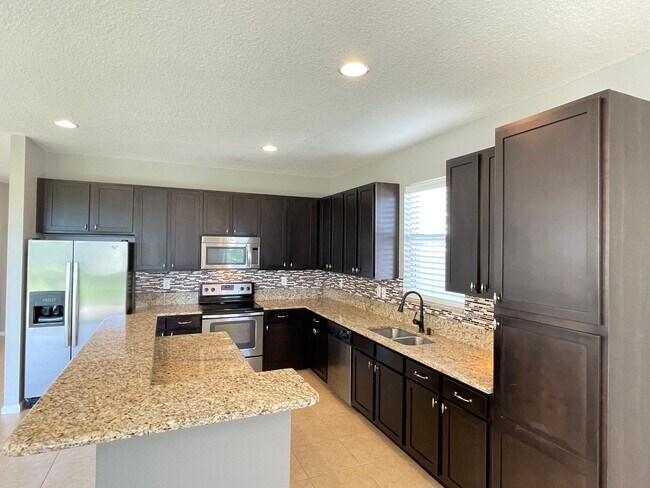 Building Photo - Must See 3 Bedroom 2.5 Bath Home in Greate...