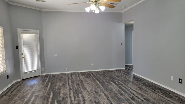 Foto del edificio - Beautiful Updated Property! Cooper District!