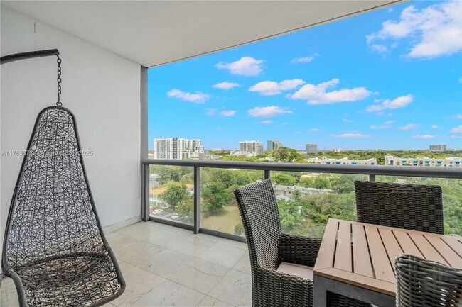 Foto del edificio - 601 NE 36th St