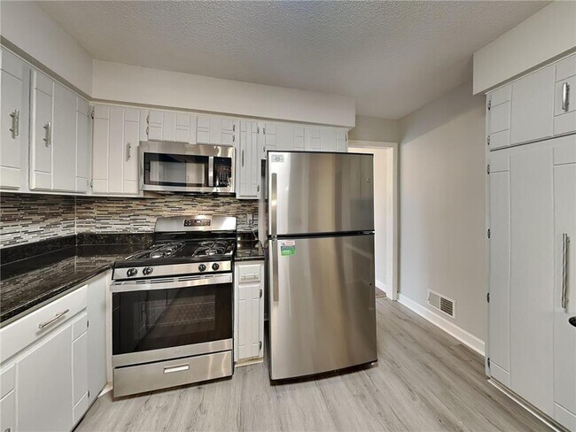 Building Photo - 8525 Ivywood Ave S