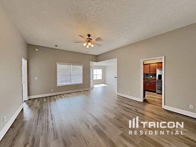 Building Photo - 531 Falkland Cir