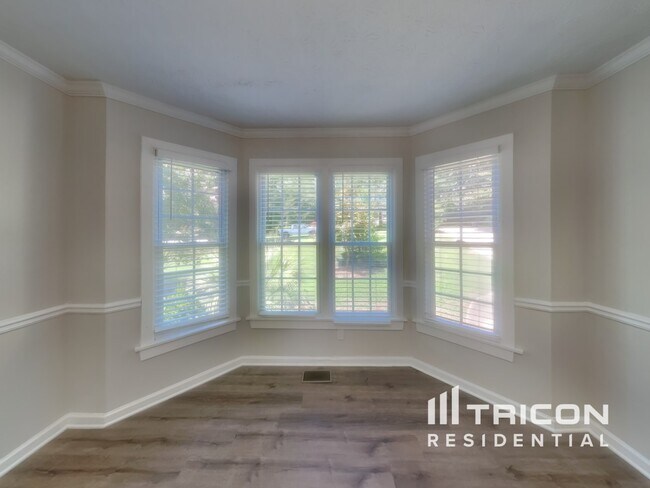 Foto del edificio - 325 Cypress Ln
