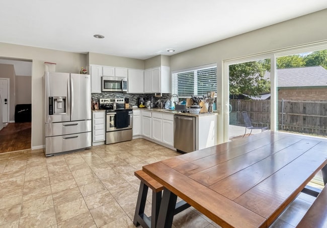 Building Photo - 2500 Fallcreek St