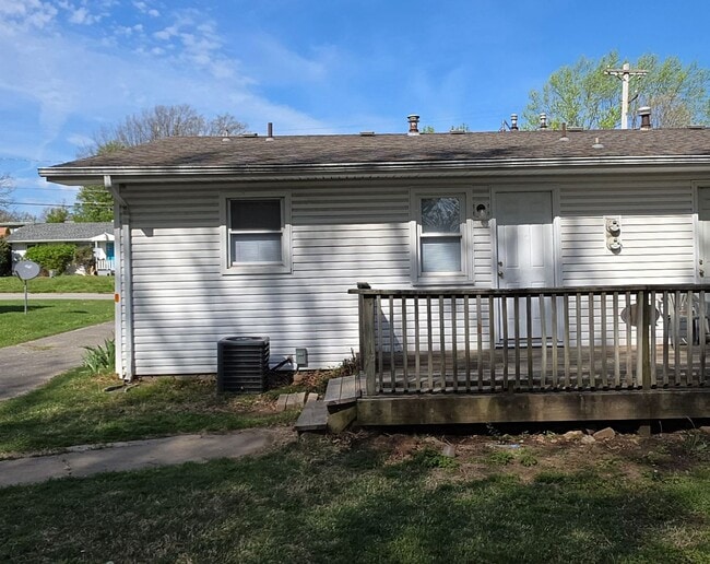 Building Photo - Link 826/830