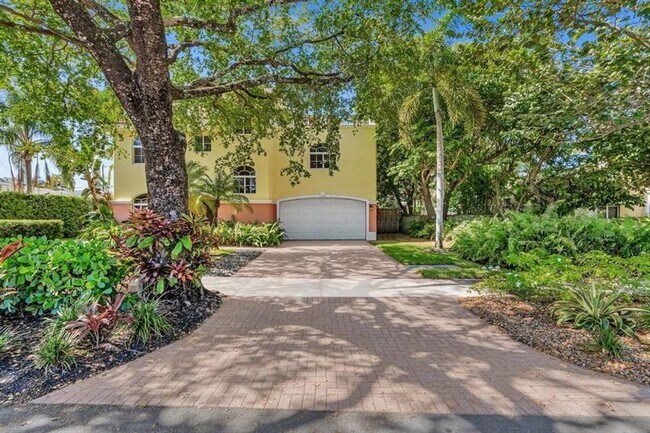 Foto del edificio - 1634 NE 5th Ct