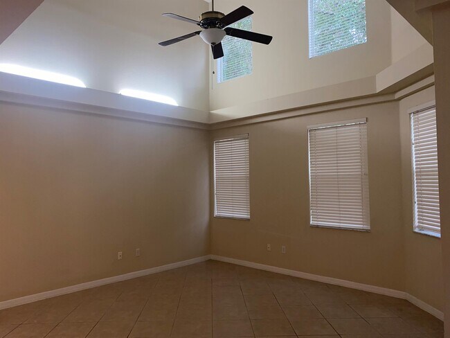 Foto del edificio - 990 N Lake Claire Cir