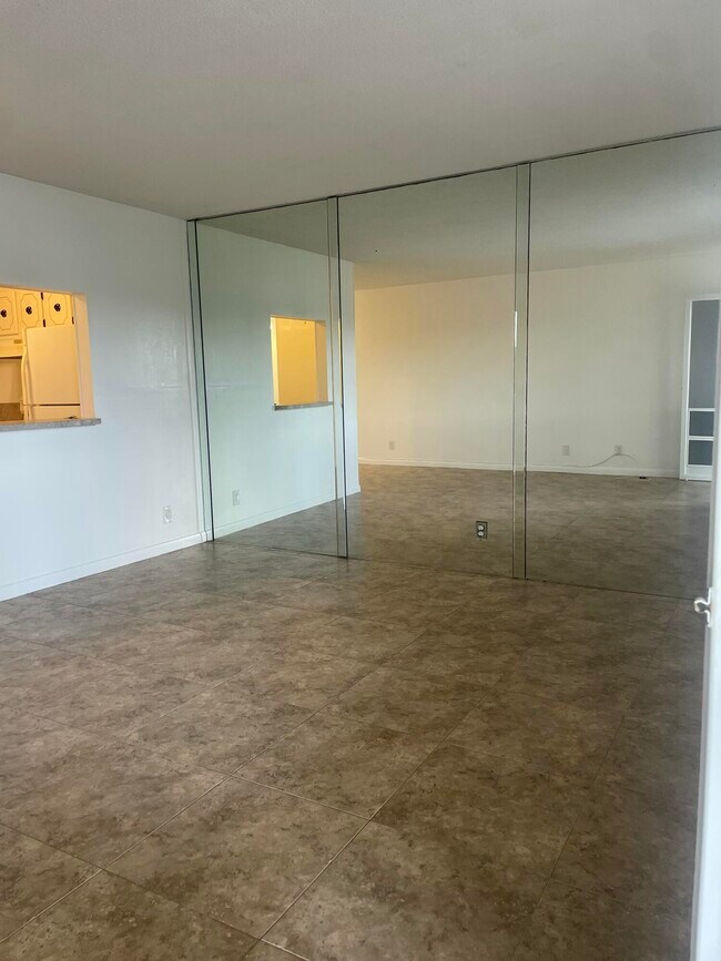 Building Photo - 500 Village Green Cir W