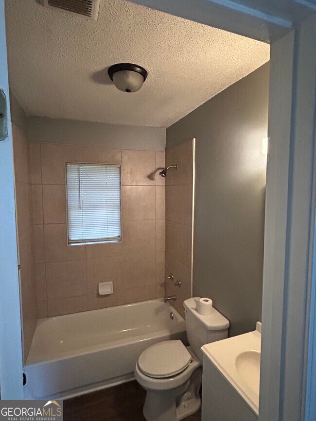 Foto del edificio - 2072 Mutual Ave