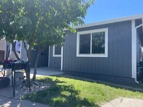 1526 N Sierra Nevada St